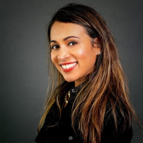 headshots_0001_BlessyAlexander_HP