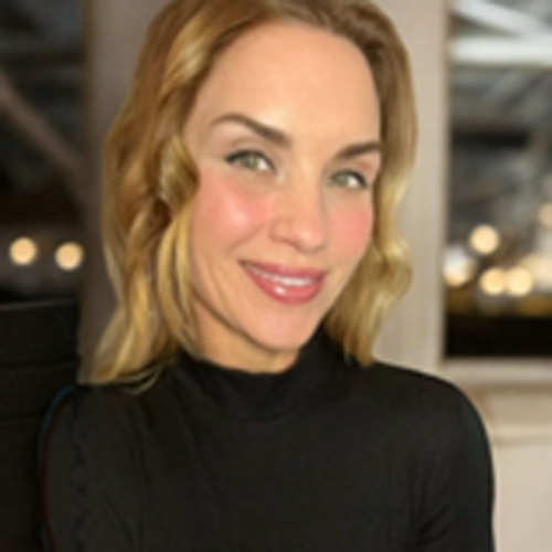 LilaGloyd_Headshot_Greenchip-sq